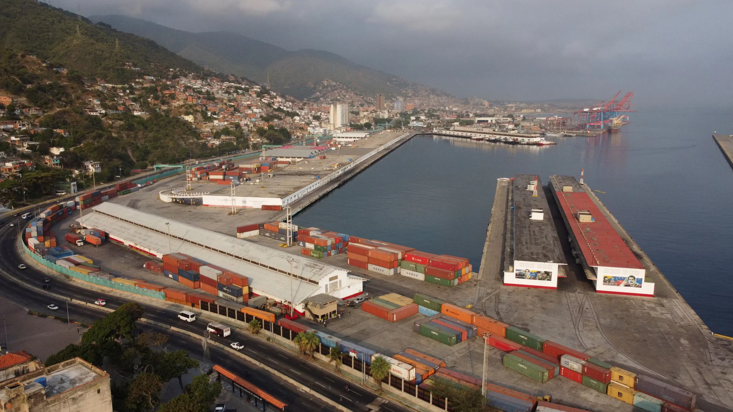 Trump Presses Nations to Drop Venezuela’s Oil With New 25% Tariff