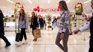 U.S. Consumer Confidence Plunges as Economic Fears Mount