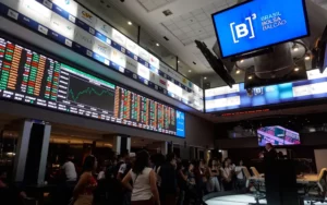 Ibovespa Falls Amid Petrobras Pressure and Global Trade Tensions