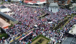 Costa Rican President Leads Mass Protest Demanding Attorney General's Resignation