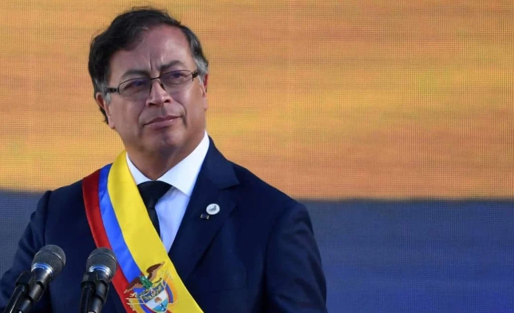 Petro's Popularity Plummets Amid Guerrilla Violence and Cabinet Turmoil