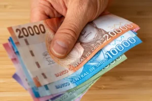Chilean Peso Breaks 920 Barrier: USD/CLP Surges to 928.51 Amid Fed-Driven Dollar Rally