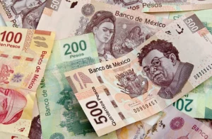 Mexican Peso Slides to 20.39 per Dollar as Trade Wars and Rate Cuts Converge