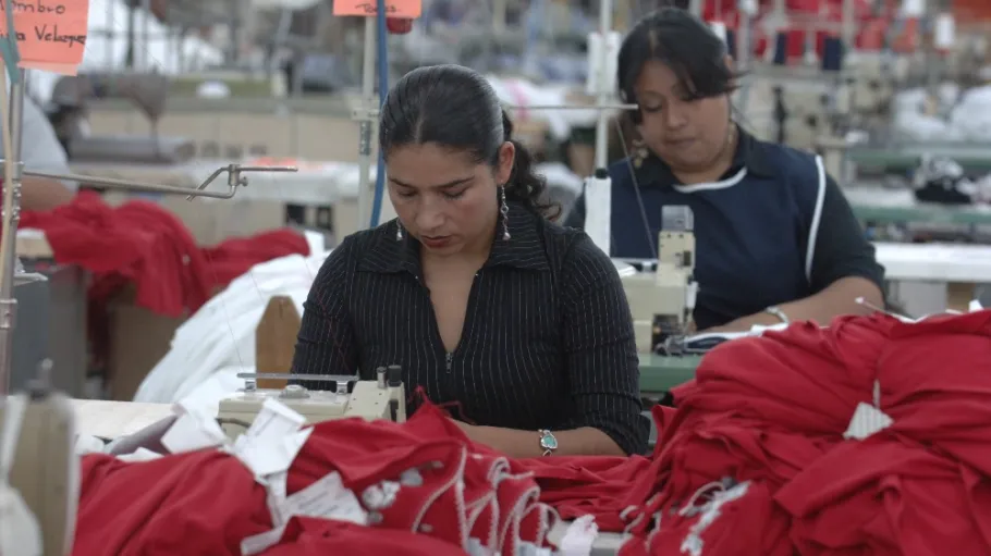 Tariff Uncertainty Slashes Mexican Clothing Exports to U.S. by 20%