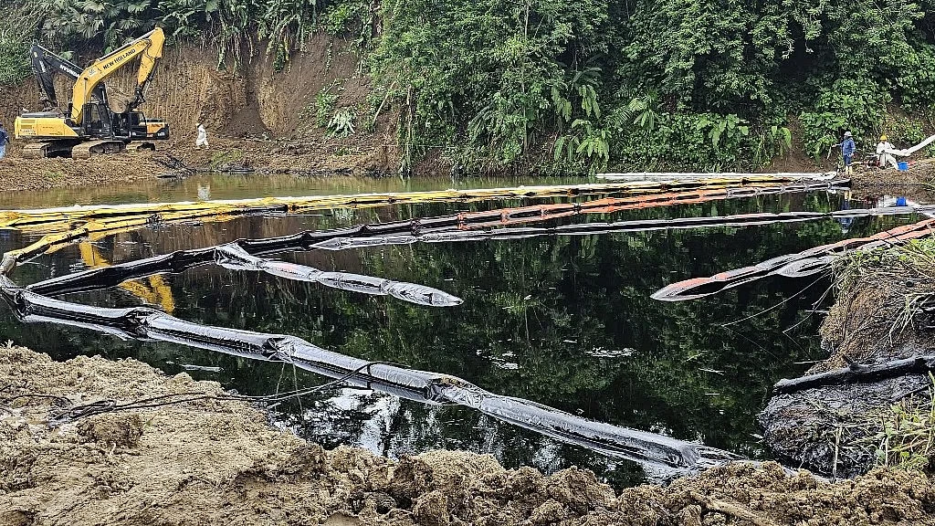 Pipeline Rupture Dumps 25,000 Barrels, Tests Ecuador’s Resilience