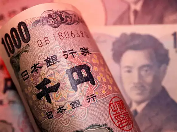 Yen Gains Ground as Japan’s Rates Eclipse Switzerland’s