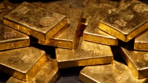 Gold Holds Near Record Highs as Global Tensions Support Prices