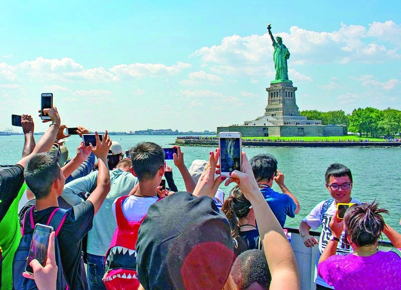 U.S. Tourism Faces Sharpest Drop Since Pandemic, $90 Billion at Risk