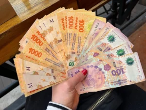 Argentina’s Peso Volatility Masks Economic Recovery