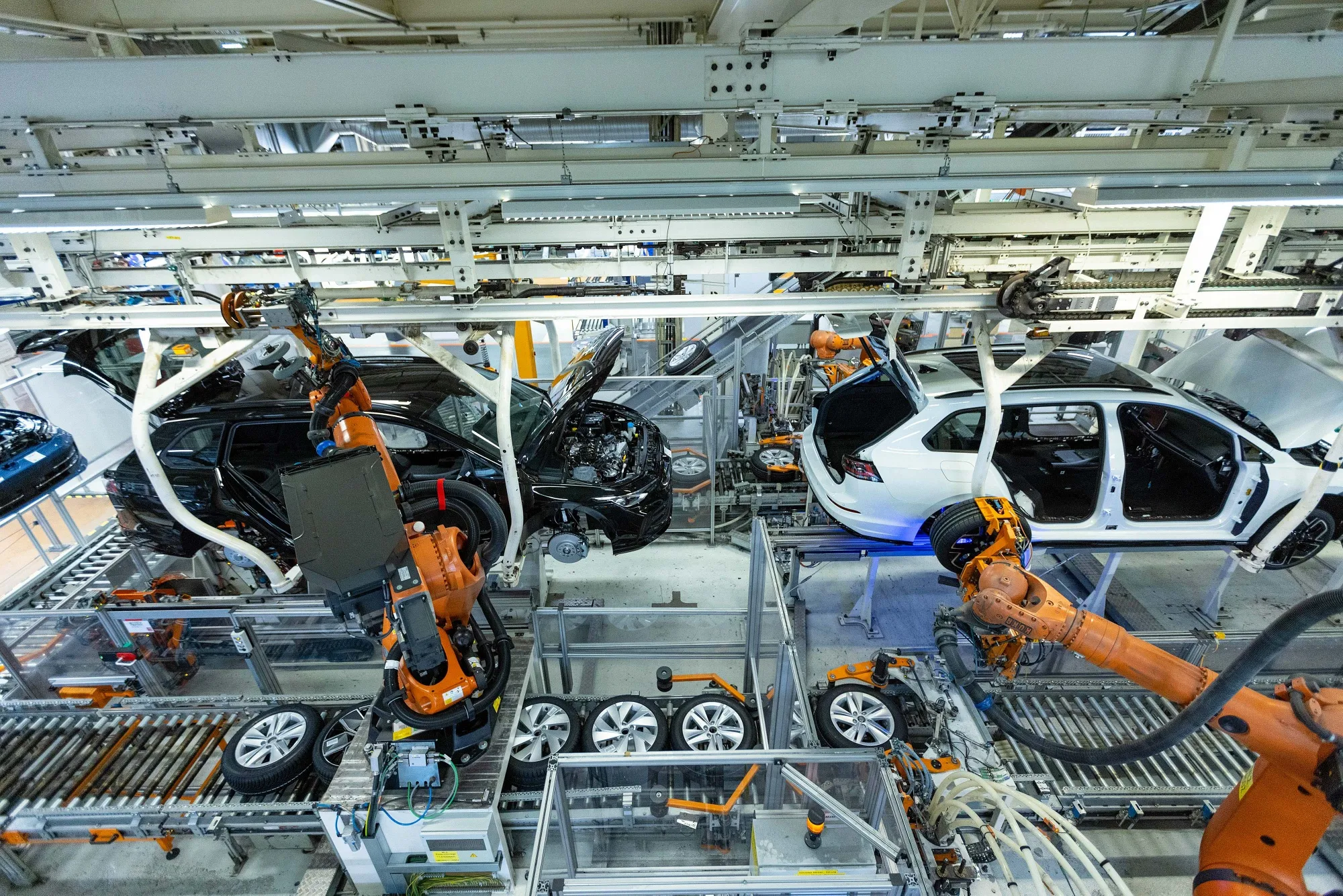 German Industry Stalls as Tariffs and Weak Demand Hit Core Sectors