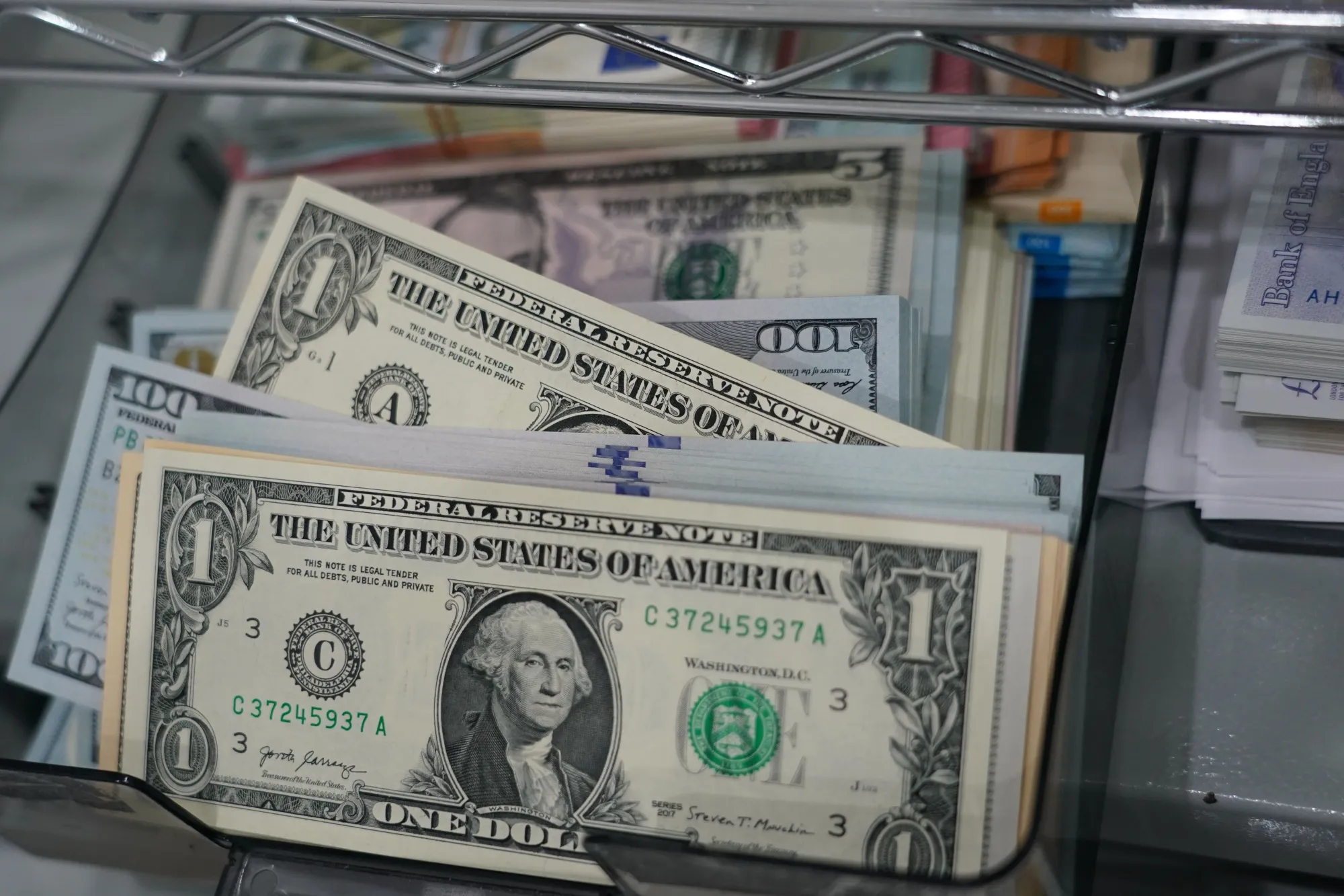 The U.S. Dollar’s Swift Decline: A High-Stakes Economic Gamble