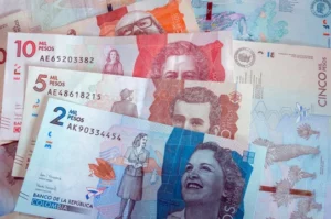 Colombian Peso Stabilizes After April Volatility, Trades at 4,277 Against US Dollar