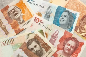 Colombian Peso Navigates Turbulent Waters as Global Forces Collide