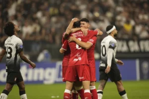 Huracán Shocks Corinthians in Copa Sudamericana Opener