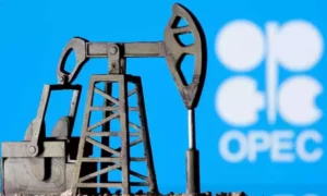 Oil Markets Struggle for Direction Amid Tariff Fears and OPEC+ Supply Adjustments