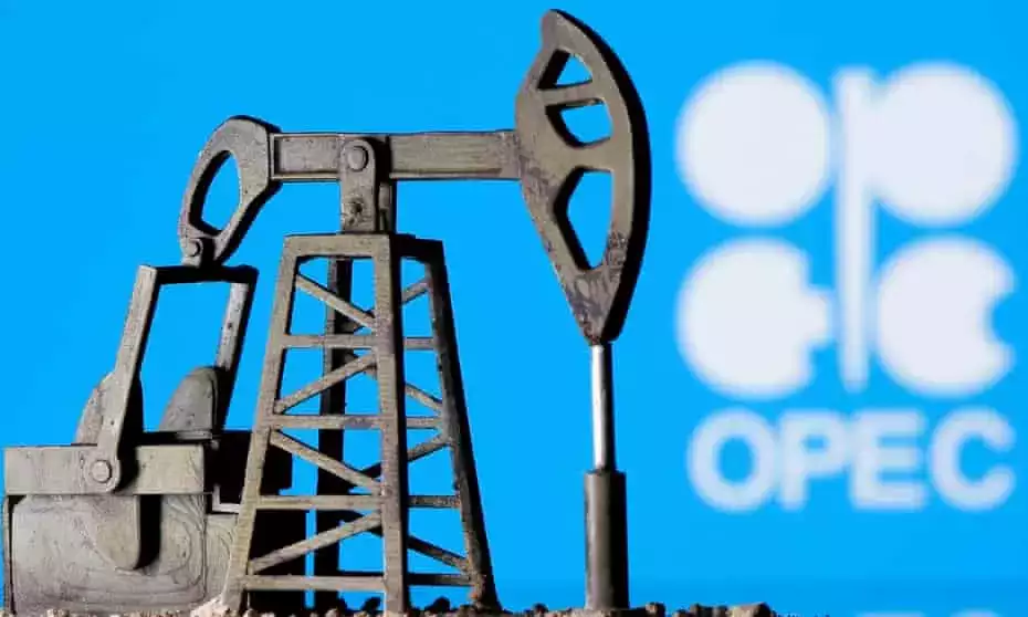 Oil Markets Struggle for Direction Amid Tariff Fears and OPEC+ Supply Adjustments