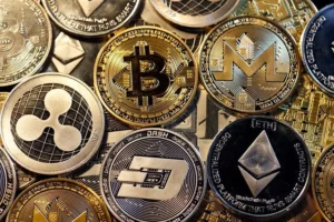 Bitcoin Forms Potential Bullish Triangle Pattern Following 15% Price Correction