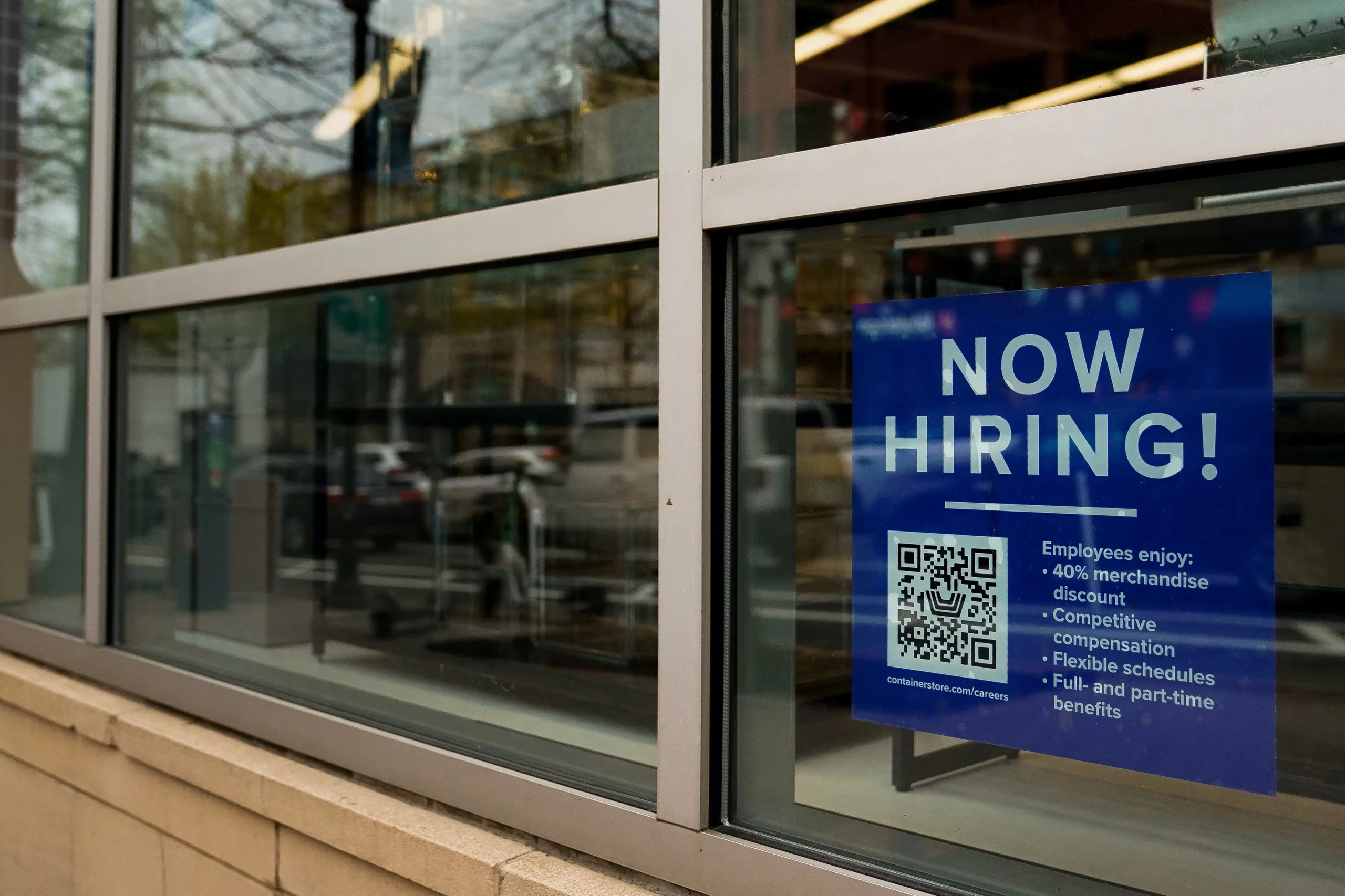 U.S. Private Sector Job Growth Accelerates Amid Economic Uncertainty