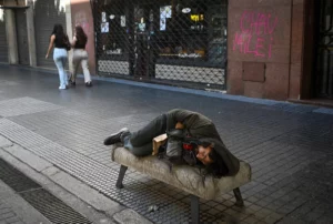 Argentina's Poverty Rate Drops to 38.1% in Second Half of 2024 Amid Economic Reform