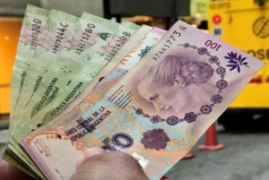 Argentina’s Peso Faces Mounting Pressure Amid Blue Dollar Surge