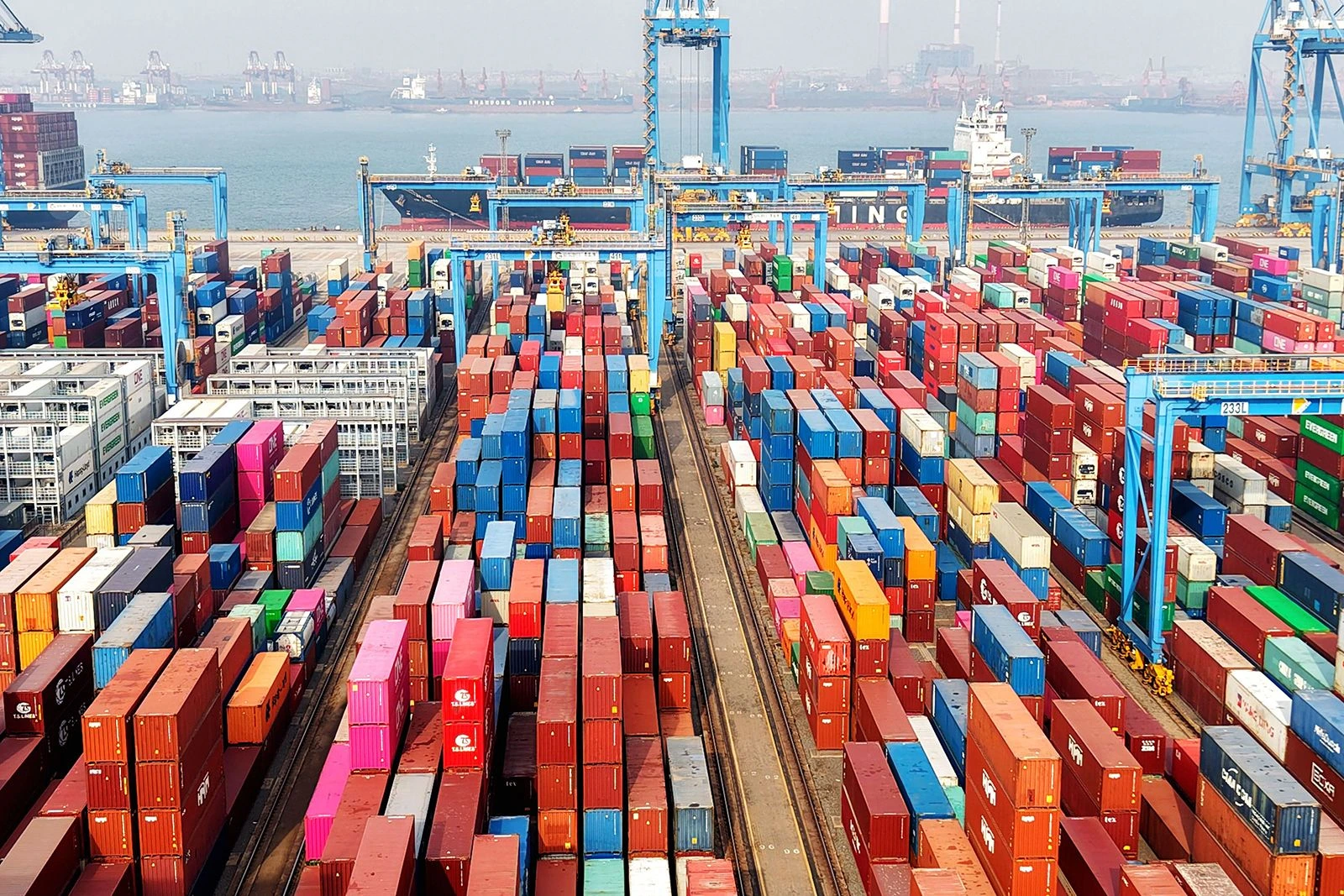 China's Export Surge Signals Pre-Tariff Rush Amid U.S. Trade Tensions
