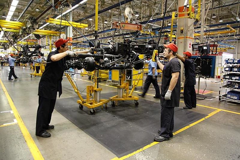 Brazil’s Industry Climbs to 25th Global Rank Amid Decades of Decline