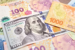Argentina’s Peso Finds Unsteady Footing as Controls Lifted and Market Gap Narrows