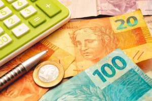 Brazilian Companies Face Debt Crisis Amid Rising Interest Rates