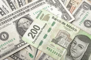 Mexican Peso Gains Ground Against Dollar in Early Trading
