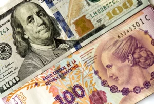 Argentine Peso Buckles Under Widening Currency Divide as Policy Doubts Mount