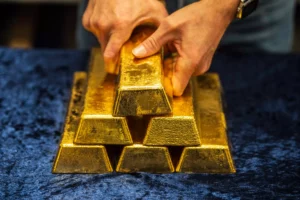 Gold Soars to New Peaks as Markets Seek Refuge