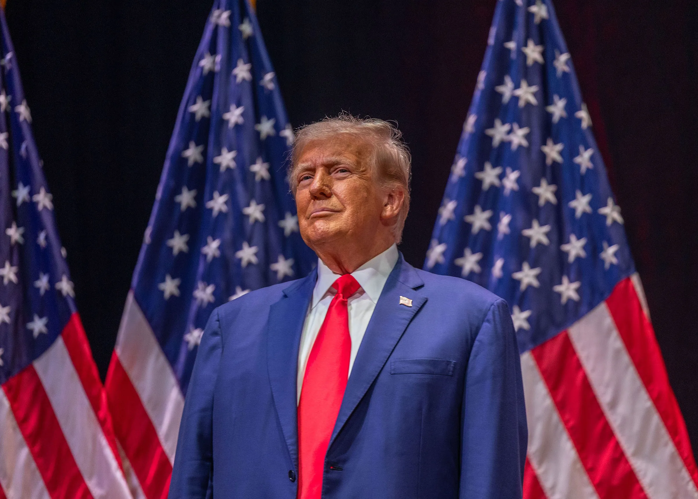 Trump’s Trade Gambit Drives Dollar Down, Boosts Export Hopes