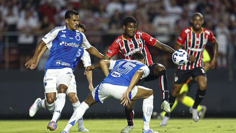 Cruzeiro Ends Winless Streak, Defeats Bahia 3-0, and Signals Shift in Competitive Dynamics