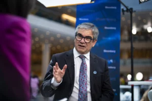 Chile's Finance Ministry Clashes with Fiscal Council Over Budget Cuts