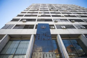 Uruguay’s Financial Sector Draws Billions as Argentine Investors Seek Stability