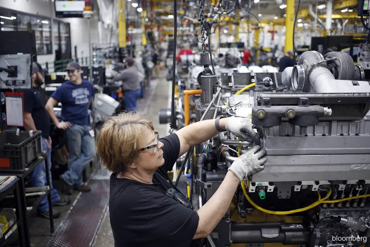 U.S. Producer Prices Fall, Challenging Inflation Forecasts