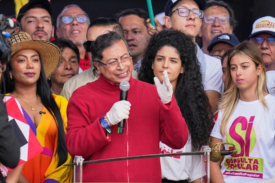 Petro Challenges Colombian Congress with Labor Reform Referendum