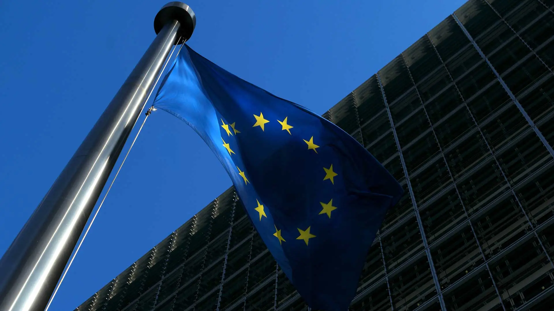 EU Trust Hits 18-Year High Amid Global Trade Shifts and Security Concerns