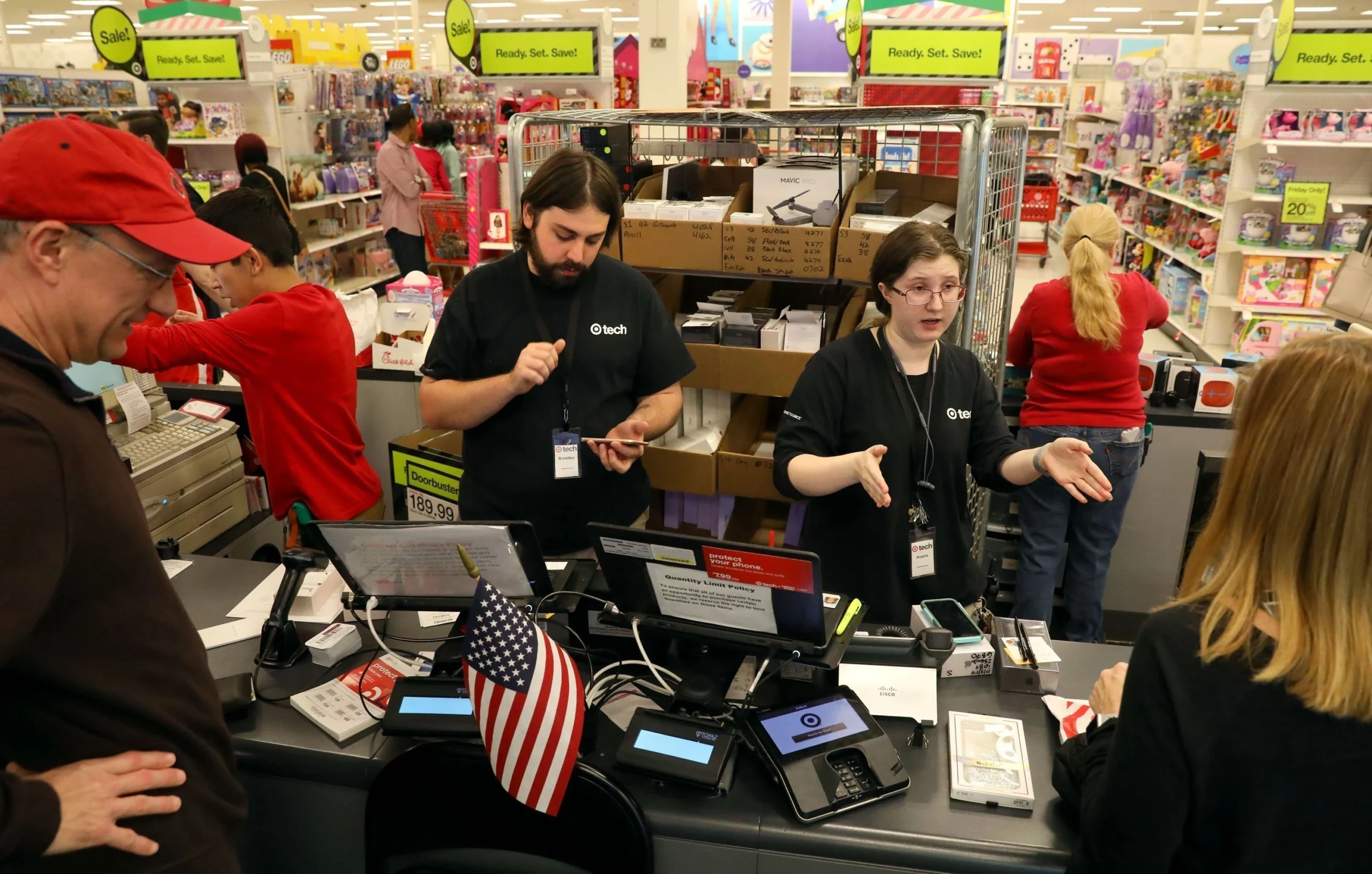 U.S. Services Industry Expands in April Amid Soaring Price Pressures