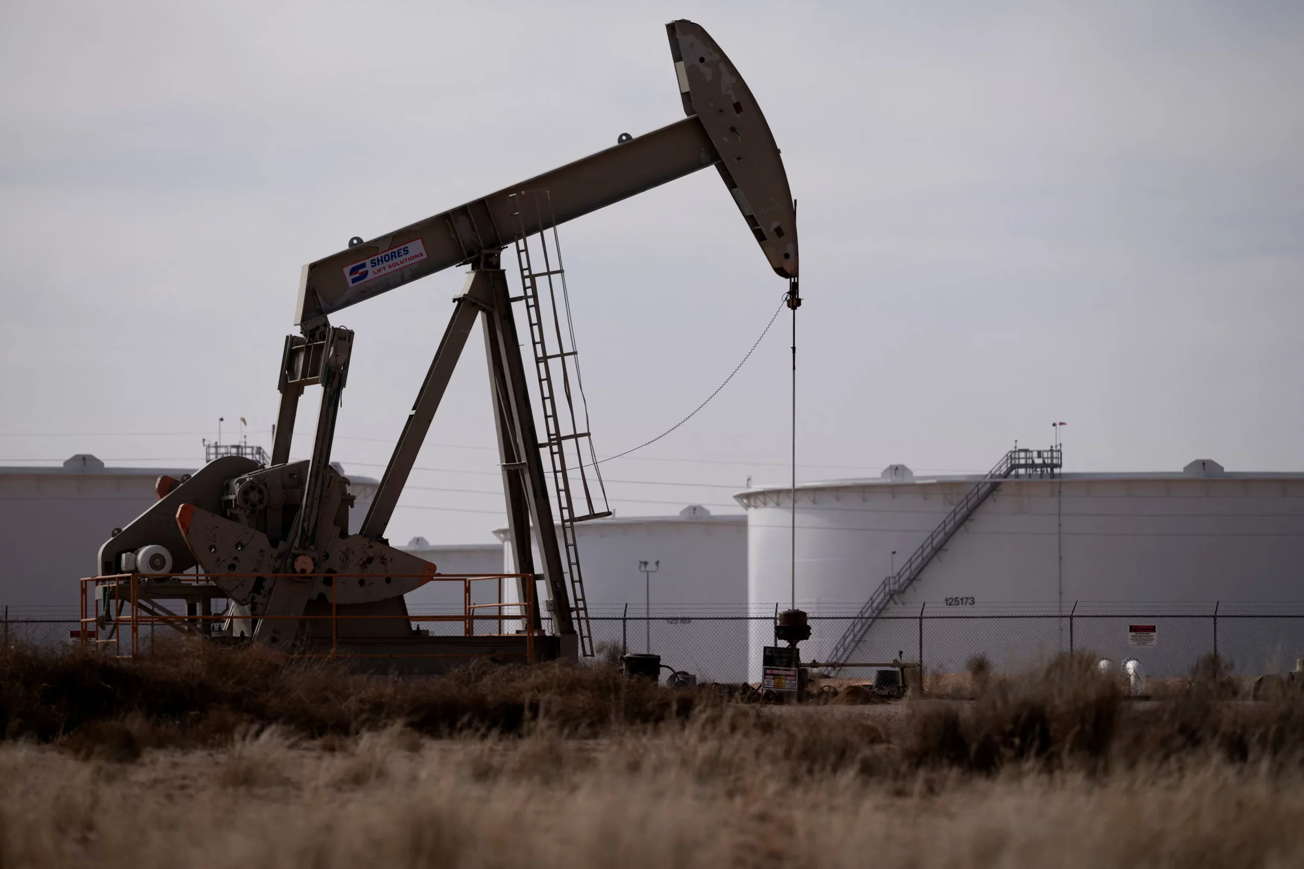 U.S. Oil Inventories Fall Beyond Expectations, Tightening Supplies
