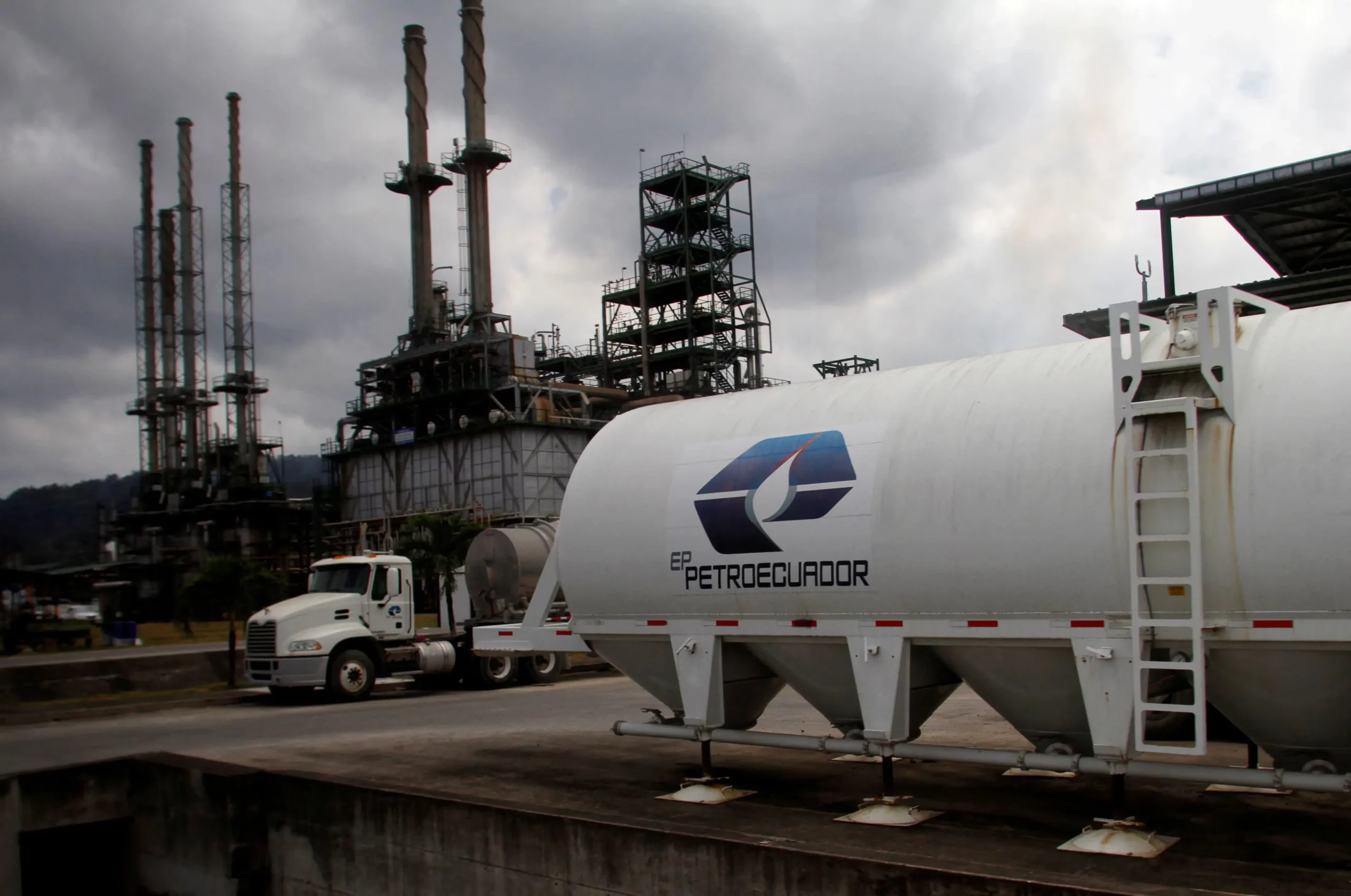 Ecuador's Largest Oil Refinery Damaged by Earthquake, Declares Emergency Status
