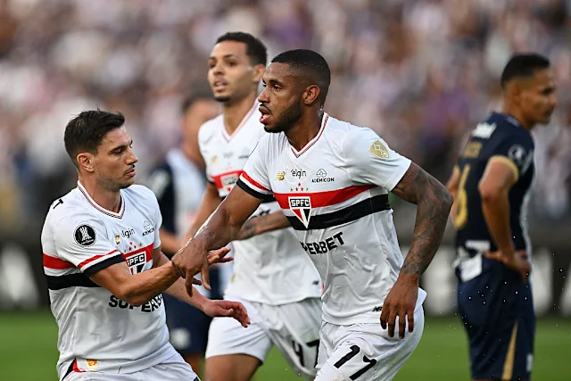 São Paulo Tightens Grip on Libertadores Group D After Decisive Win in Lima