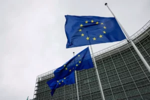 Eurozone Services PMI Falls to Five-Month Low in April, Growth Fades