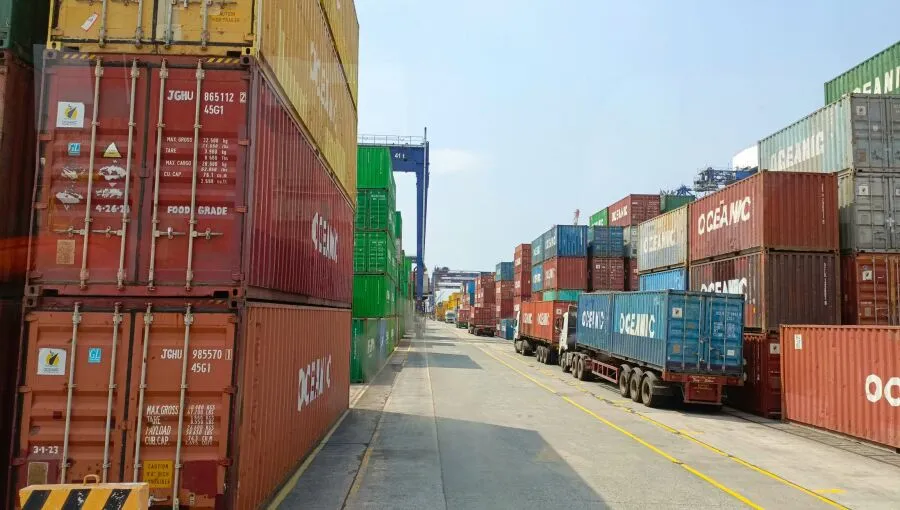 Colombia's Import Surge Signals Economic Recovery Amid Widening Trade Deficit
