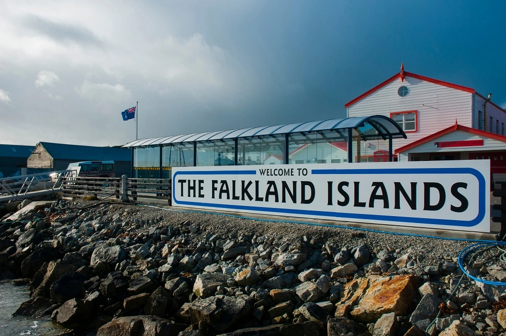 Argentina Demands Falklands Talks After UK Cedes Chagos to Mauritius