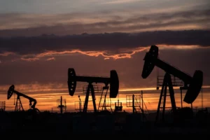 China’s Oil Demand Peaks as U.S. Production Surges, Reshaping Global Energy Flows