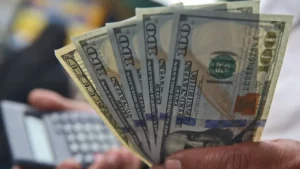 Argentina Faces Dollar Shortage as More Citizens Travel Abroad and Fewer Tourists Visit