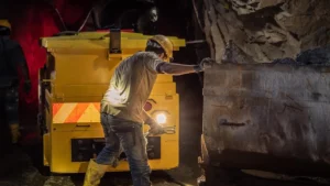 Ecuador Restarts Mining Permits After Seven Years to Boost Investment and Control