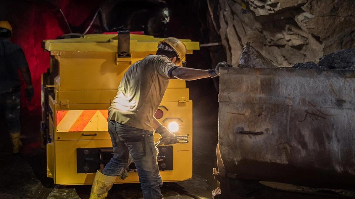 Ecuador Restarts Mining Permits After Seven Years to Boost Investment and Control