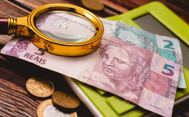 Record Debt and Defaults Signal Growing Financial Strain Across Brazil